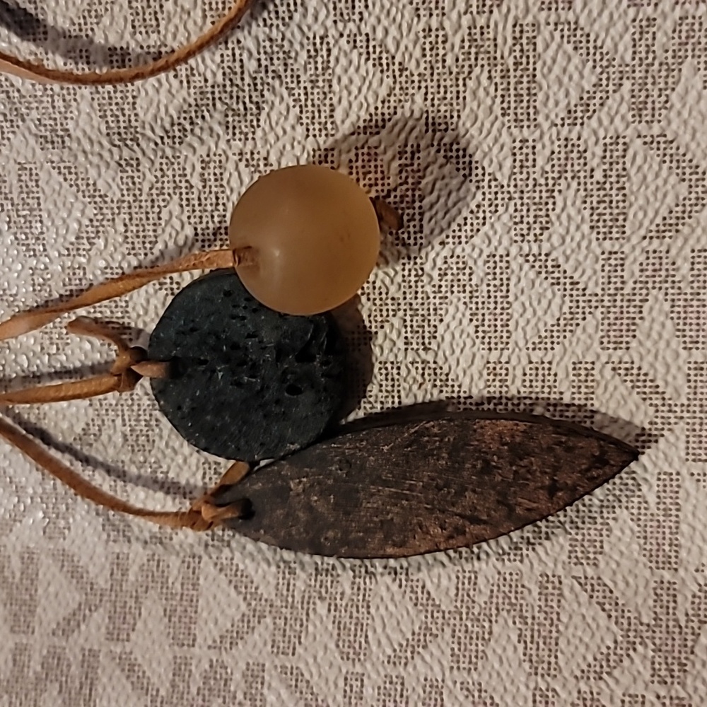 Vintage Hawaiian Black Kukui Nut Lei Necklace - Picture 4 of 7